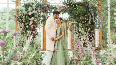 Beutiful florals at Hindu wedding at Froyle Park. Froyle Park is Surrey & Hampshire's premier Asian wedding venue.