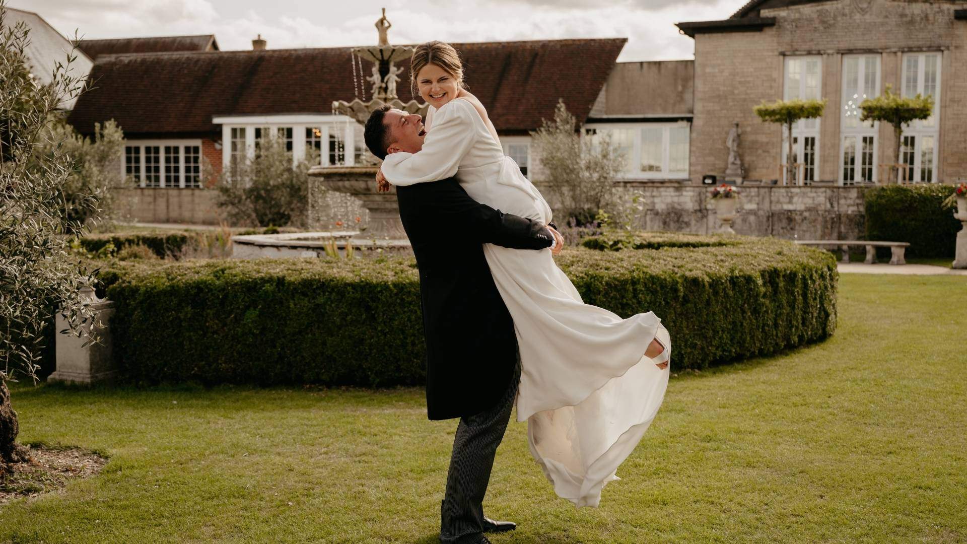 A bride & groom in the beautiful gardens at Froyle Park