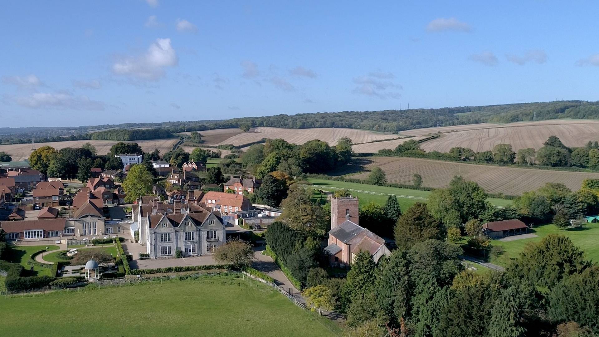 Froyle Park is a wedding venue in Hampshire situated next to a beautiful 14th century church called St Mary's.
